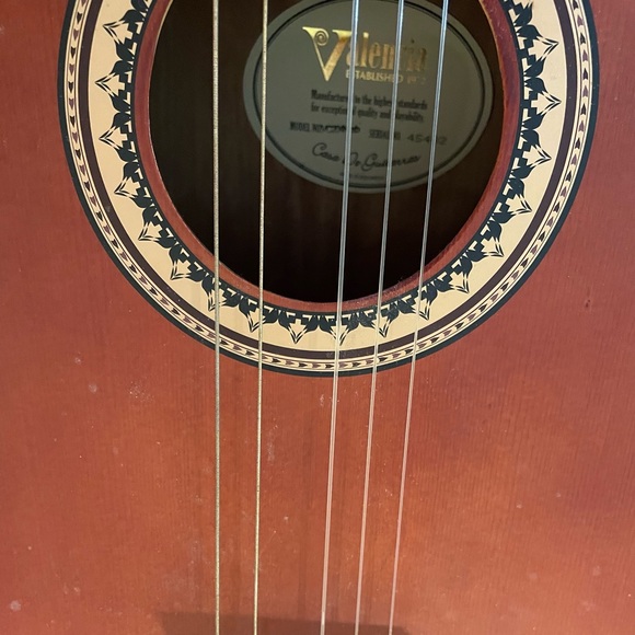 Valencia guitar that a 6 string three plastic and three metal strings. - Picture 5 of 6
